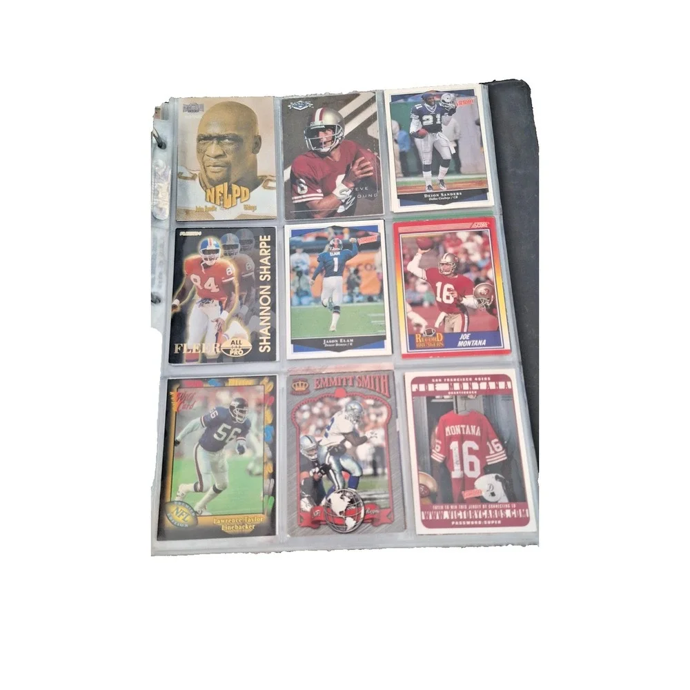 Trading‎ card book with football cards inside 118 cards